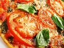 Рецепта Постна пица Маргарита с домати, сирене моцарела и босилек
